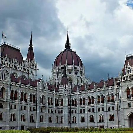 11# Sunflower Cozy Apartment Budapest Bagian luar foto