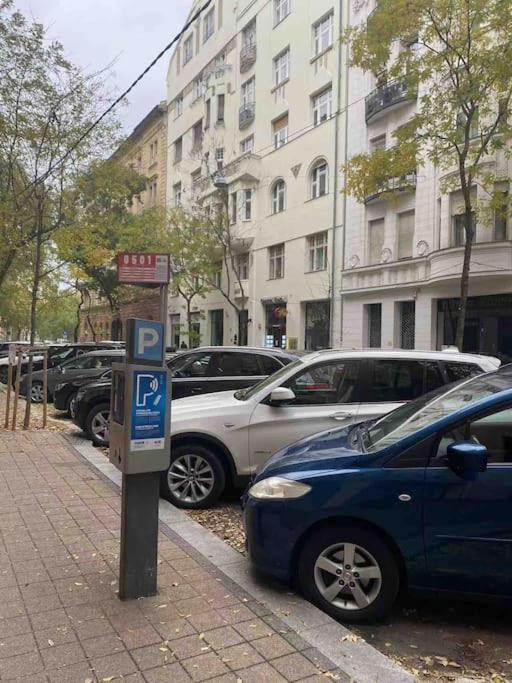 11# Sunflower Cozy Apartment Budapest Bagian luar foto