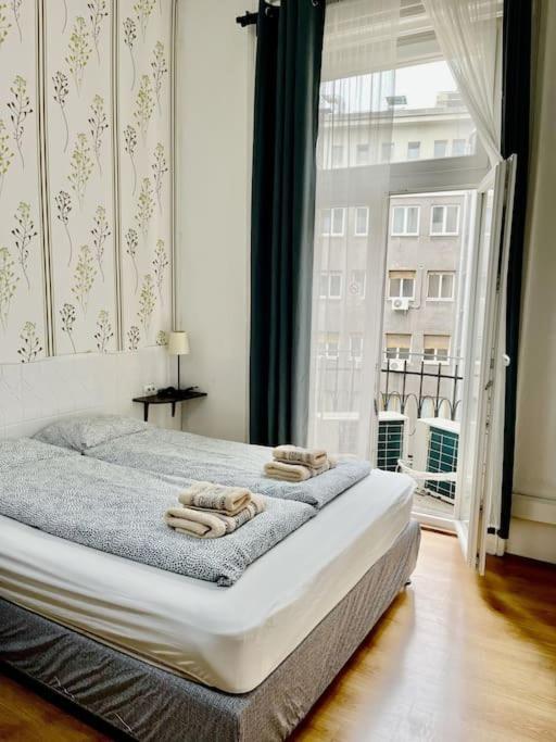 11# Sunflower Cozy Apartment Budapest Bagian luar foto