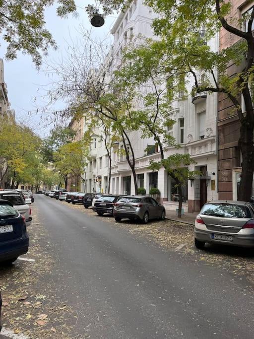 11# Sunflower Cozy Apartment Budapest Bagian luar foto