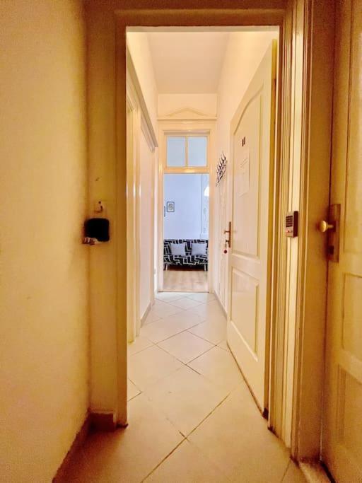 11# Sunflower Cozy Apartment Budapest Bagian luar foto
